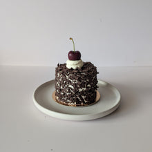 Load image into Gallery viewer, *LIMITED EDITION Christmas Mini Cake Box (Box of 4)