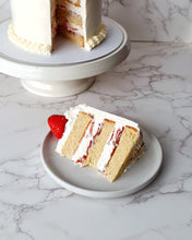 Load image into Gallery viewer, Strawberry Cream Cake