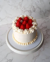 Load image into Gallery viewer, Strawberry Cream Cake
