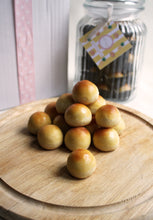 Load image into Gallery viewer, Nastar (Pineapple Tart)
